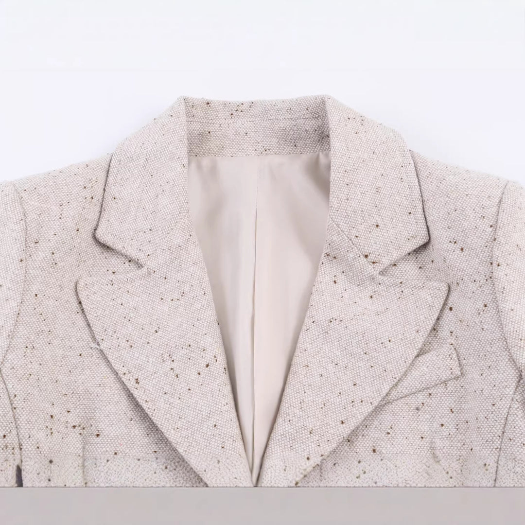 Damen Struktur-Tweedblazer mit Shapingnähten, Pattentaschen und bezogenen Knöpfen Drune
