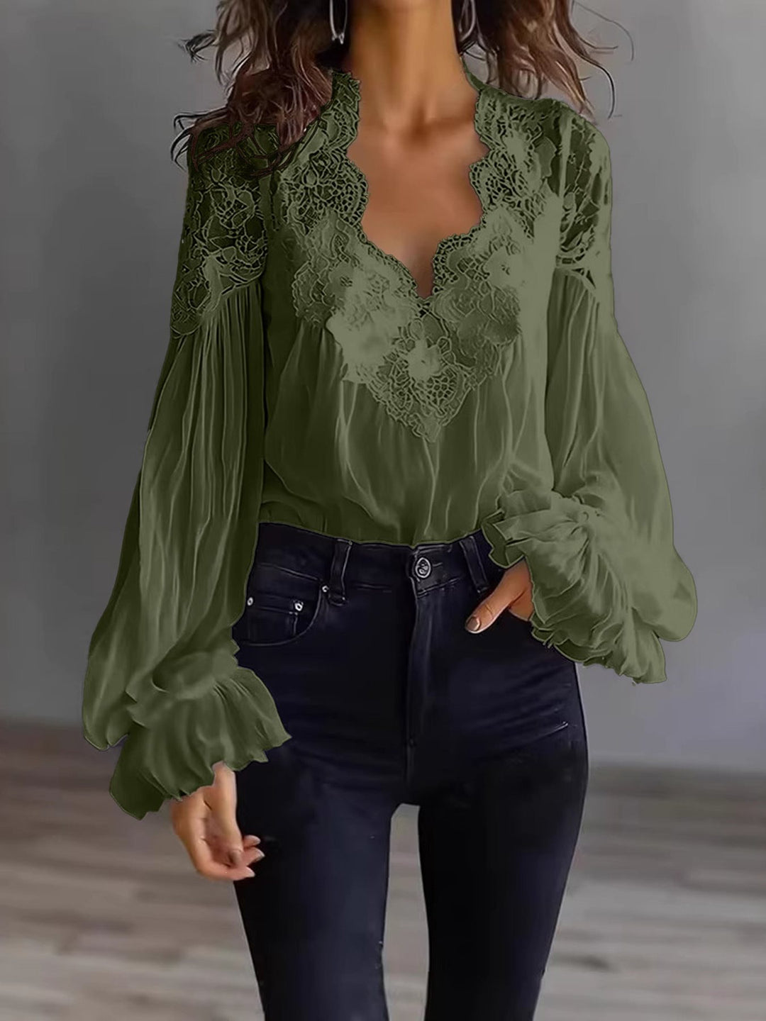 Damen Chiffon-Bluse mit Spitzen-V-Ausschnitt und weiten Plissee-Ärmeln Drune