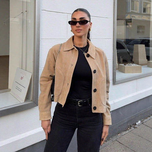 Damen Cropped-Boxy-Übergangsjacke in Veloursoptik mit Hemdkragen und aufgesetzten Taschen Drune