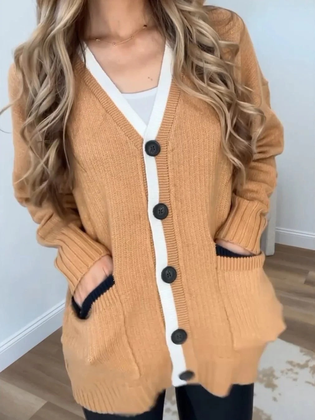 Damen Strickjacke mit Taschen und modernen Knöpfen Drune