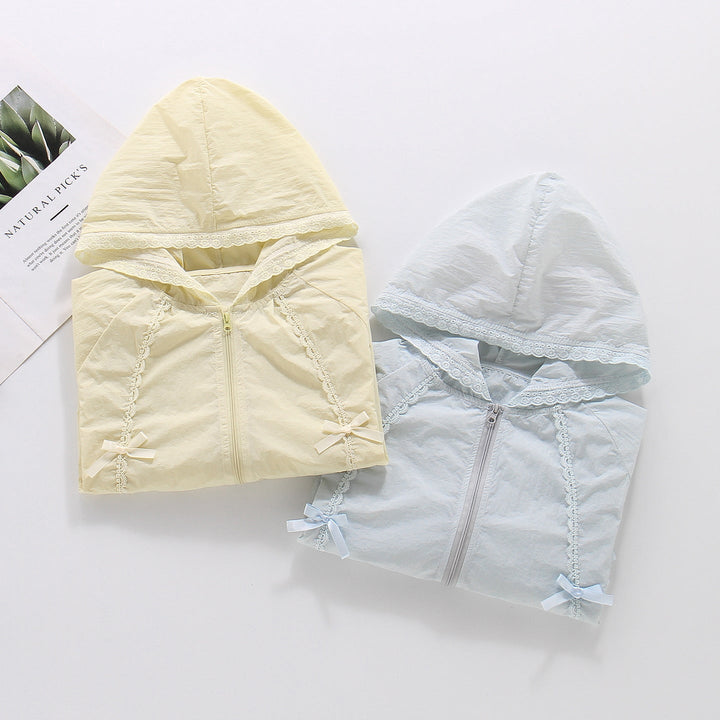 Damen nan romantische Kapuzenjacke mit Spitzendekor, Zierschleifen und gerafftem Saum Drune