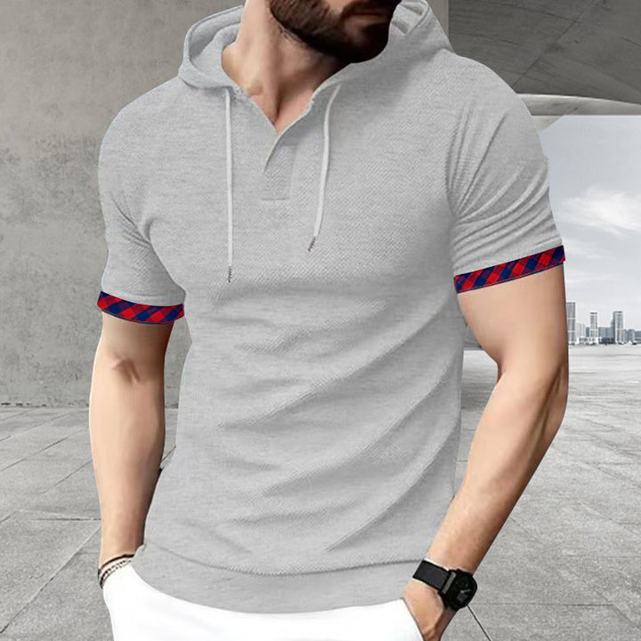 Herren nan schmal geschnittenes Kurzarm-Kapuzenshirt im Polostil mit Henley-Ausschnitt und karierter Ärmelmanschette Drune