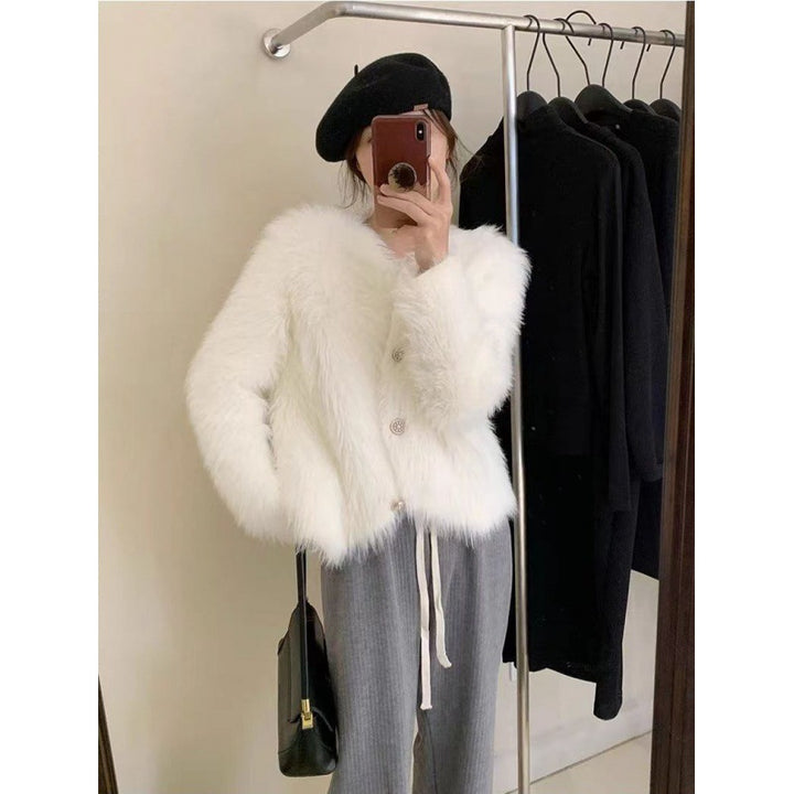 Damen Fluffy Kurzjacke mit eleganten Knopfdetails Drune