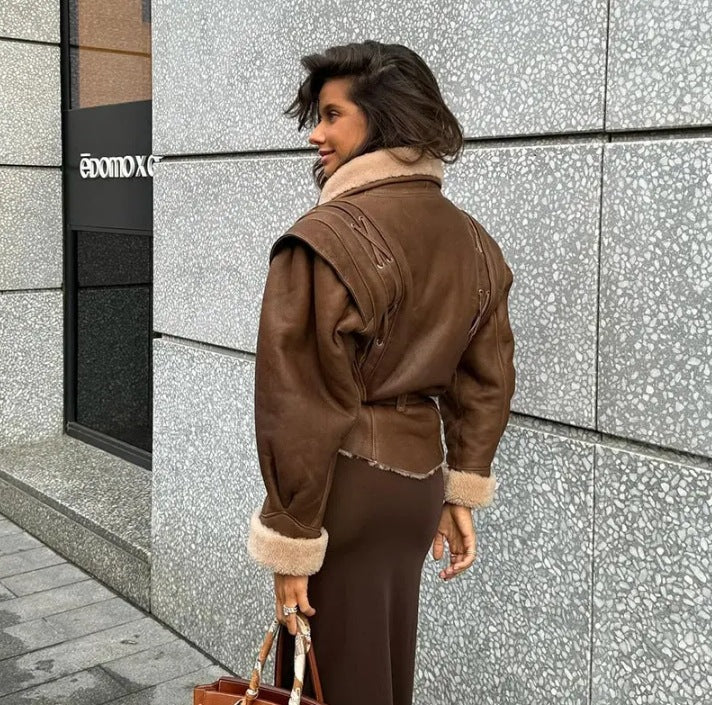 Damen modische Kunstlederjacke mit luxuriösem Kunstfellkragen und eleganter Taillierung Drune