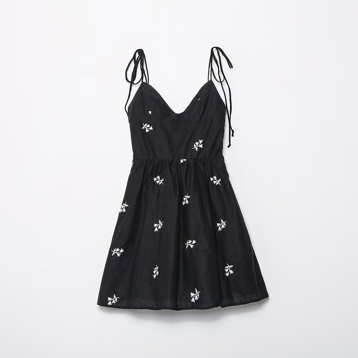 Damen Sommerkleid mit feinen Stickereien und verstellbaren Trägern Drune