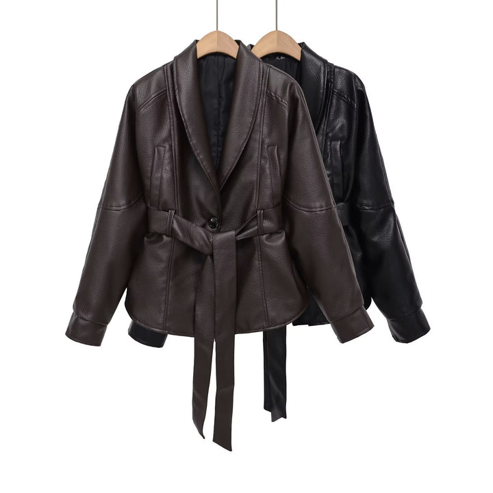 Damen nan kastiger Kunstlederjacke mit Schalkragen, Taillengürtel und genarbter Oberfläche Drune