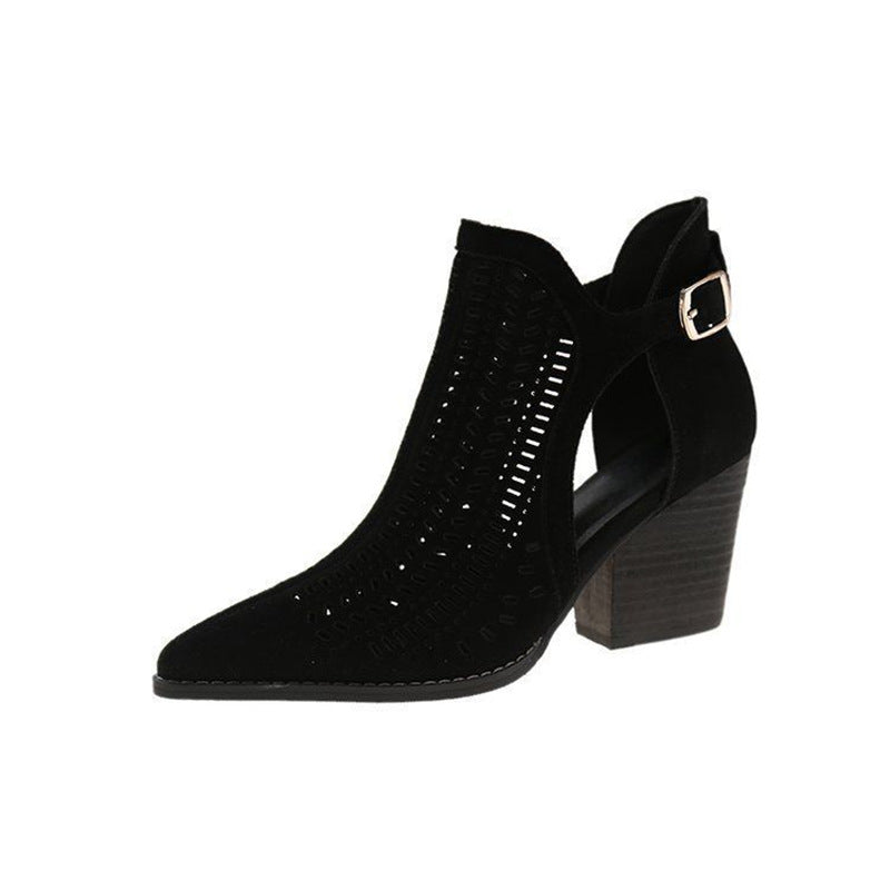 Damen Wildleder‑Ankleboots mit Laserperforation, spitzer Zehenform und verstellbarem Fersenriemen Drune
