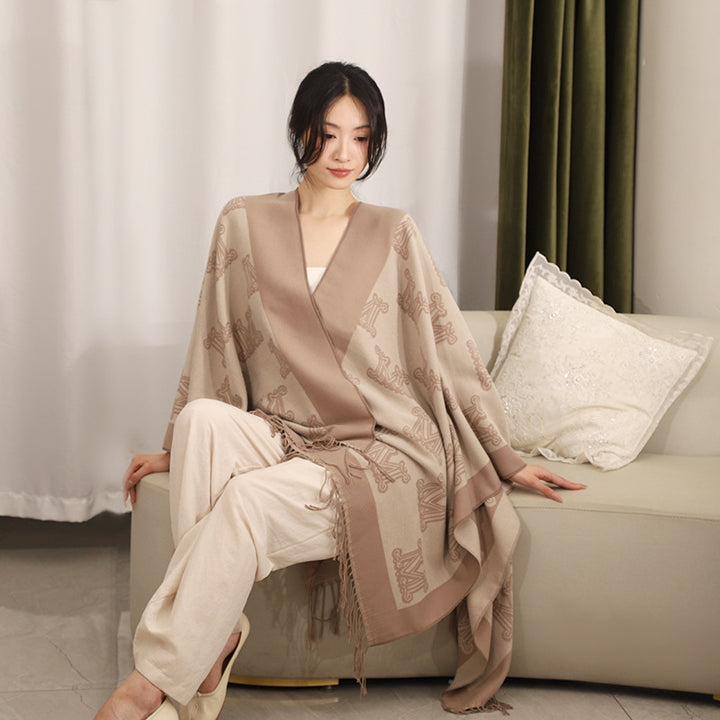 Damen Jacquard‑Monogramm‑Cape mit offenen Seiten und Fransen Drune