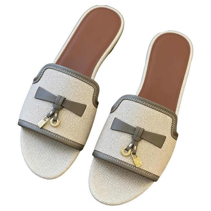 Damen Elegante Slippers aus weichem Wildleder mit dekorativem Riemendesign Drune