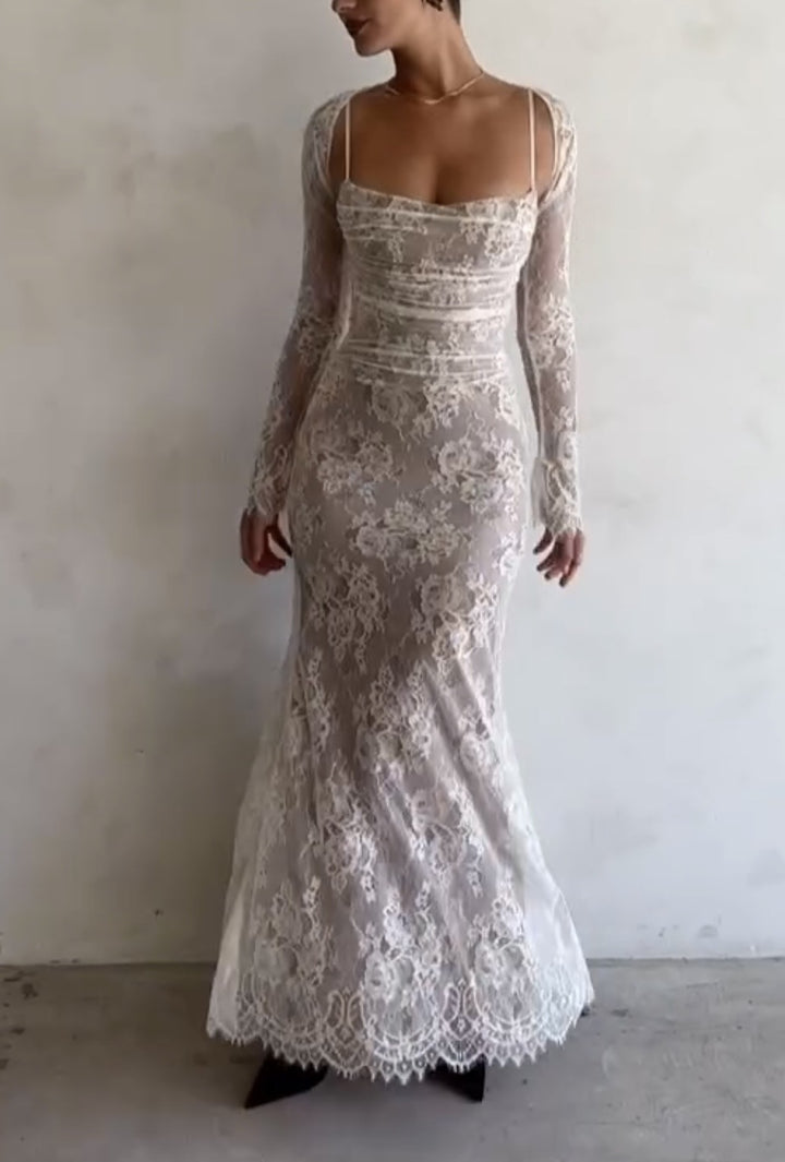 Damen Spitzen-Maxikleid mit eleganten Rüschendetails und tiefem Schlitz Drune