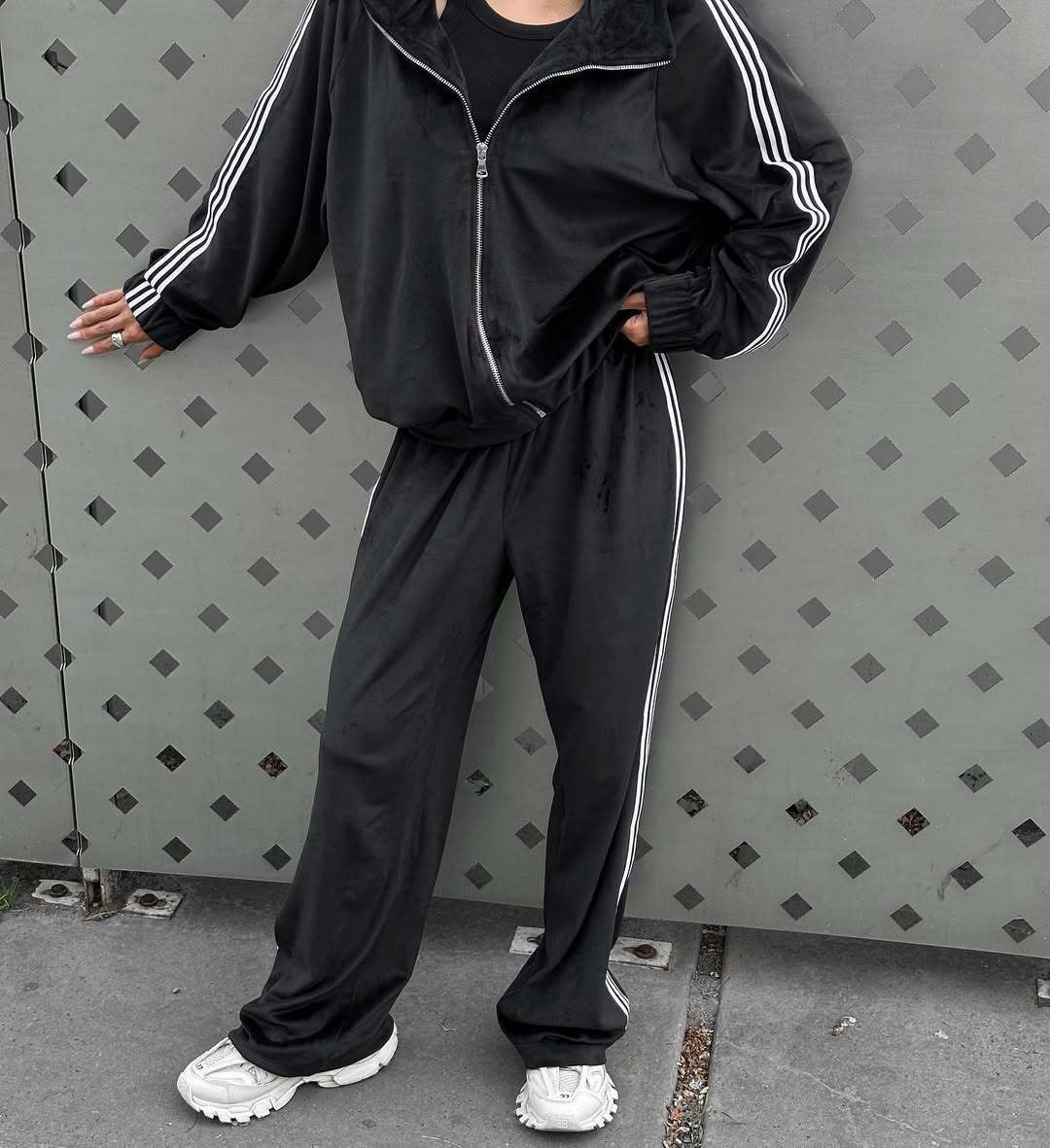 Damen sportlicher Velours-Sportanzug mit hohem Kragen und elegantem Reißverschluss Drune