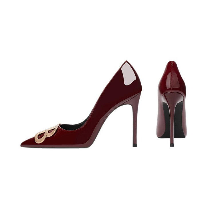Damen Elegante Lack‑Pumps mit spitzer Zehenpartie, Cut‑Out Ferse und Schmuck‑Schnalle Drune