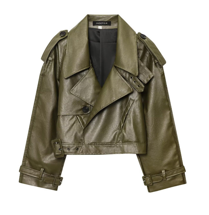 Damen 300+ taillierte Cropped-Bikerjacke aus Kunstleder mit großem Revers, Schulterklappen und Taillengürtel Drune
