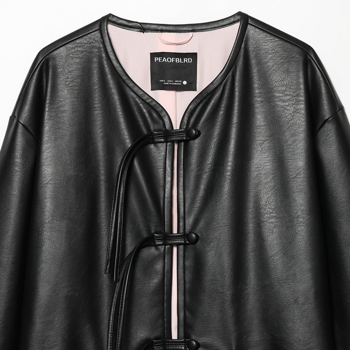 Damen nan oversized Kunstleder-Capejacke mit chinesischen Knotenverschlüssen und aufgesetzten Taschen Drune