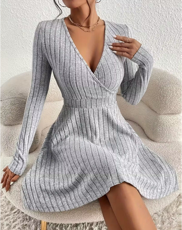 Damen Strickkleid mit Wickel-V-Ausschnitt, taillierter Bund und ausgestelltem A-Linien-Rock Drune