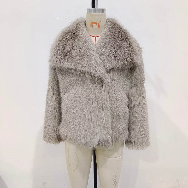 Damen nan Kurzblouson aus langflorigem Kunstfell mit voluminösem Schalkragen und eleganter Boxy‑Silhouette Drune