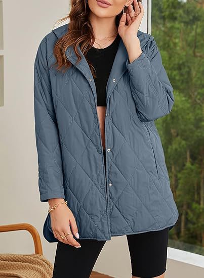 Damen gesteppte Kapuzenjacke mit Druckknopfleiste, seitlichen Schlitzen und mittlerer Länge Drune