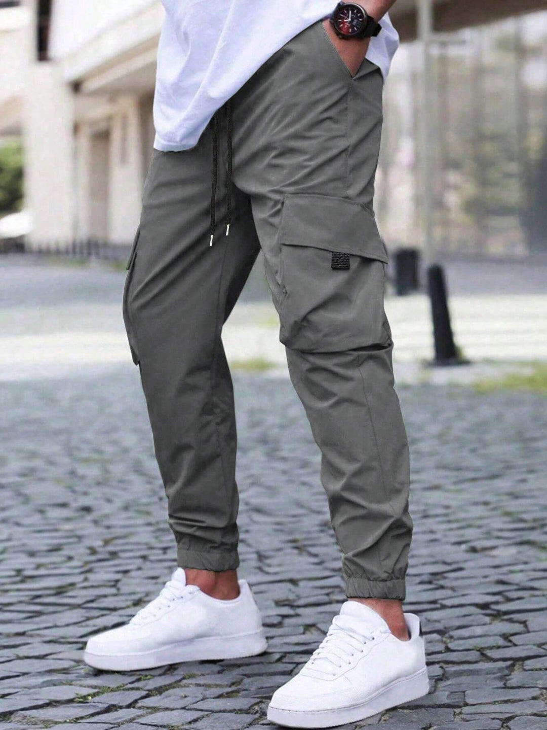 Herren technische Travel-Joggerhose mit integriertem Sicherheitsfach elastischem Tunnelzugbund und wasserabweisender Beschichtung Drune