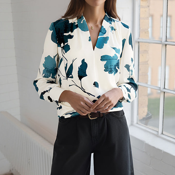Damen Watercolor-Bluse mit V-Ausschnitt, Plissée-Schulter und legerer Wickeloptik Drune
