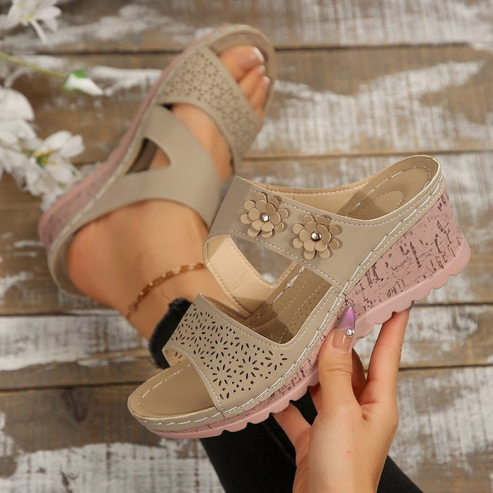 Damen Komfortable Sandalen mit floraler Perforation und ergonomischem Fußbett Drune