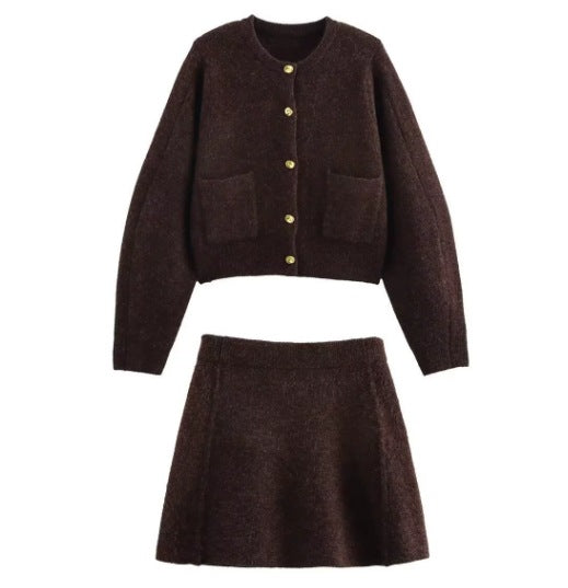 Damen 60+ Cropped Strickcardigan mit Rundhals, aufgesetzten Taschen und Zierknöpfen Drune