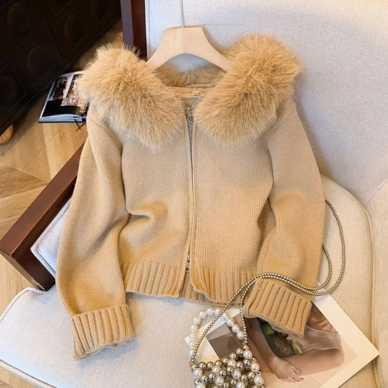 Damen Strickjacke mit abnehmbarer Kunstfellkapuze und enganliegendem Schnitt Drune