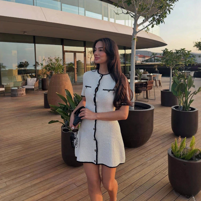 Damen modisches Shirtkleid aus strukturiertem Material mit kontrastierenden Details Drune