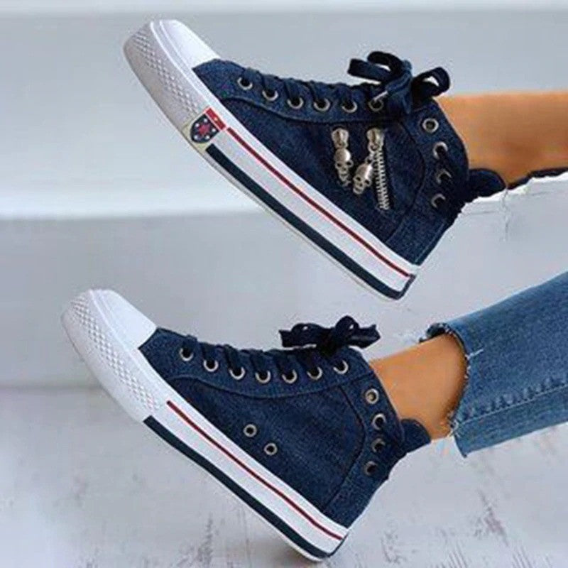 Damen High-Top Sneaker aus Jeansstoff mit seitlichem Metall-Reißverschluss und Totenkopf-Charms Drune