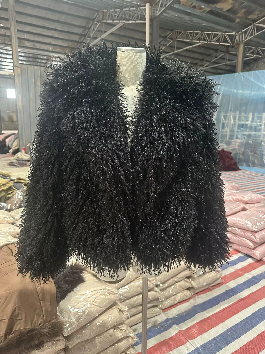 Damen Kurzboxiger Kunstpelz‑Bolero mit langflorigem Hochflor und voluminösem Schalkragen Drune