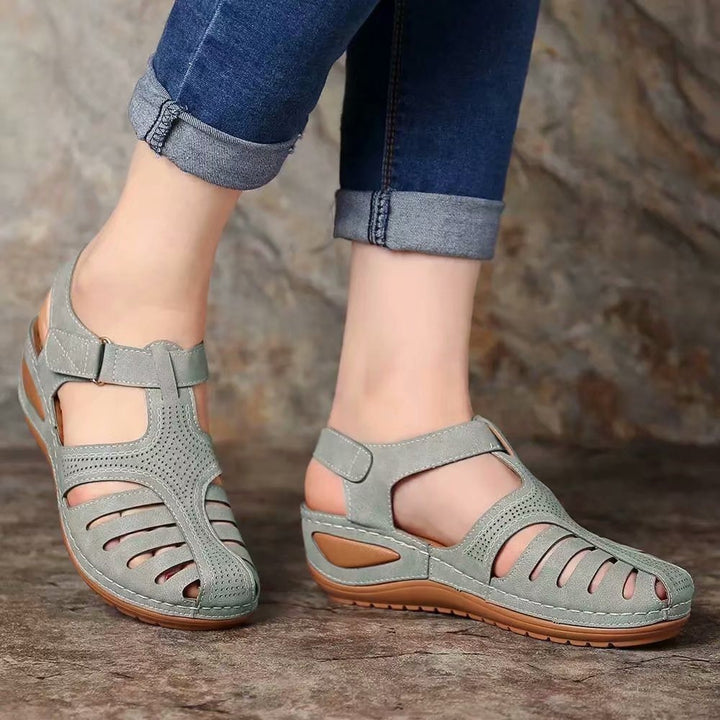 Damen nan geschlossene Slingback-Sandale mit perforiertem Obermaterial, ergonomischem Komfortfußbett und leichtem Keilabsatz Drune