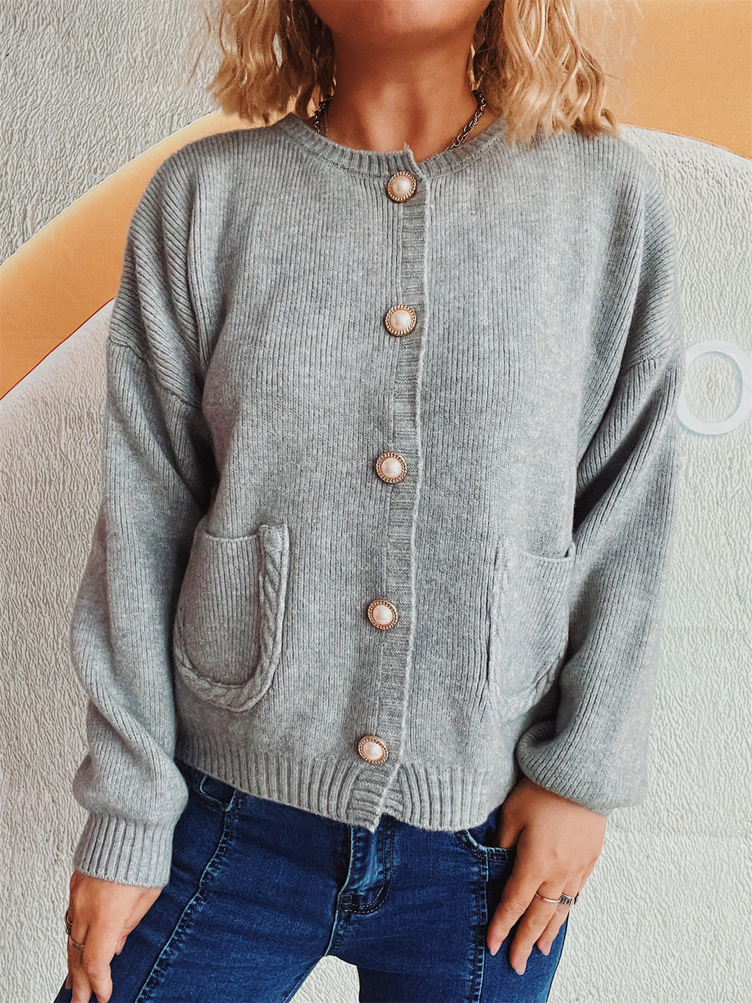 Damen gemütliche Strickjacke mit Perlenknöpfen und Taschen Drune