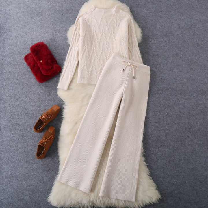Damen gemütliches Strickensemble mit raffiniertem Zopfmuster Drune