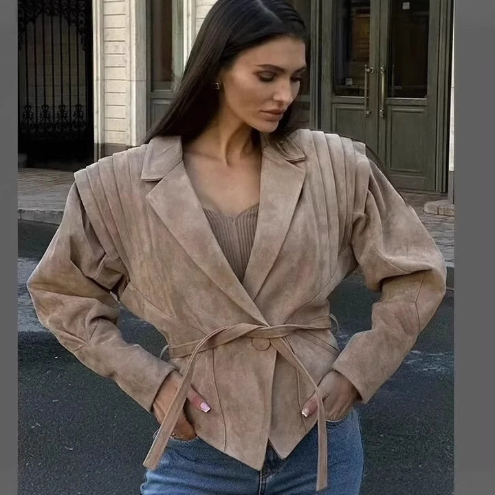 Damen Kunstleder-Bikerjacke mit strukturiertem Design und taillierbarem Gürtel Drune