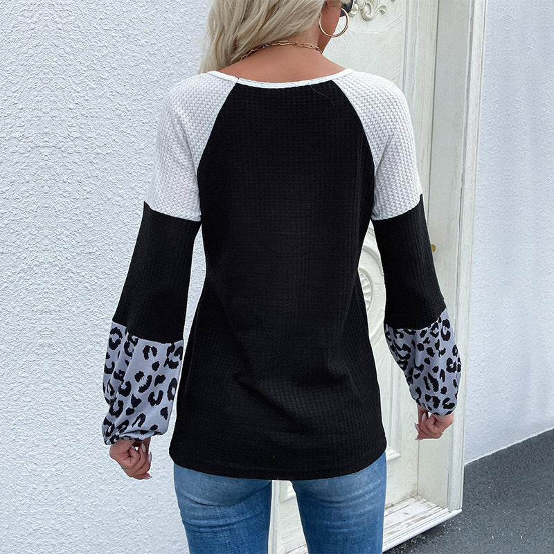 Damen Asymmetrisches Waffelstrick-Shirt mit Knotenbund und Leopard‑Manschetten Drune