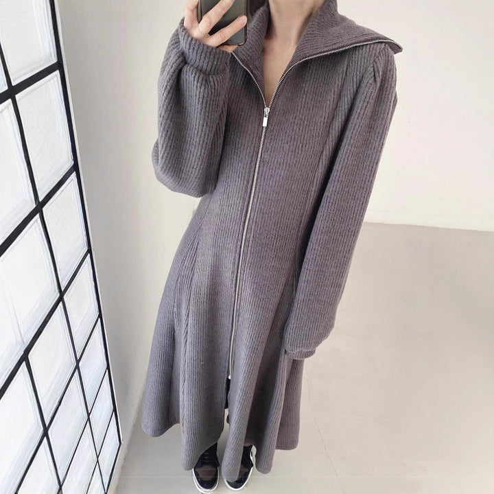 Damen Geripptes Strick-Midikleid mit Reißverschlusskragen und ausgestelltem Rock Drune