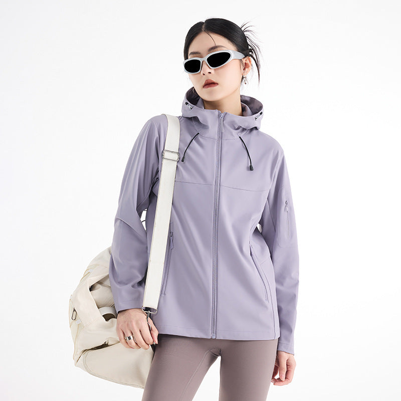 Damen Atmungsaktive Softshell-Regenjacke mit Kapuze, winddicht und minimalistischer Tech-Optik Drune