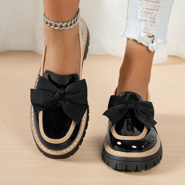 Damen nan Lack-Loafer mit großer Stoffschleife, kontrastierter Rahmennaht und robuster Traktorsohle Drune