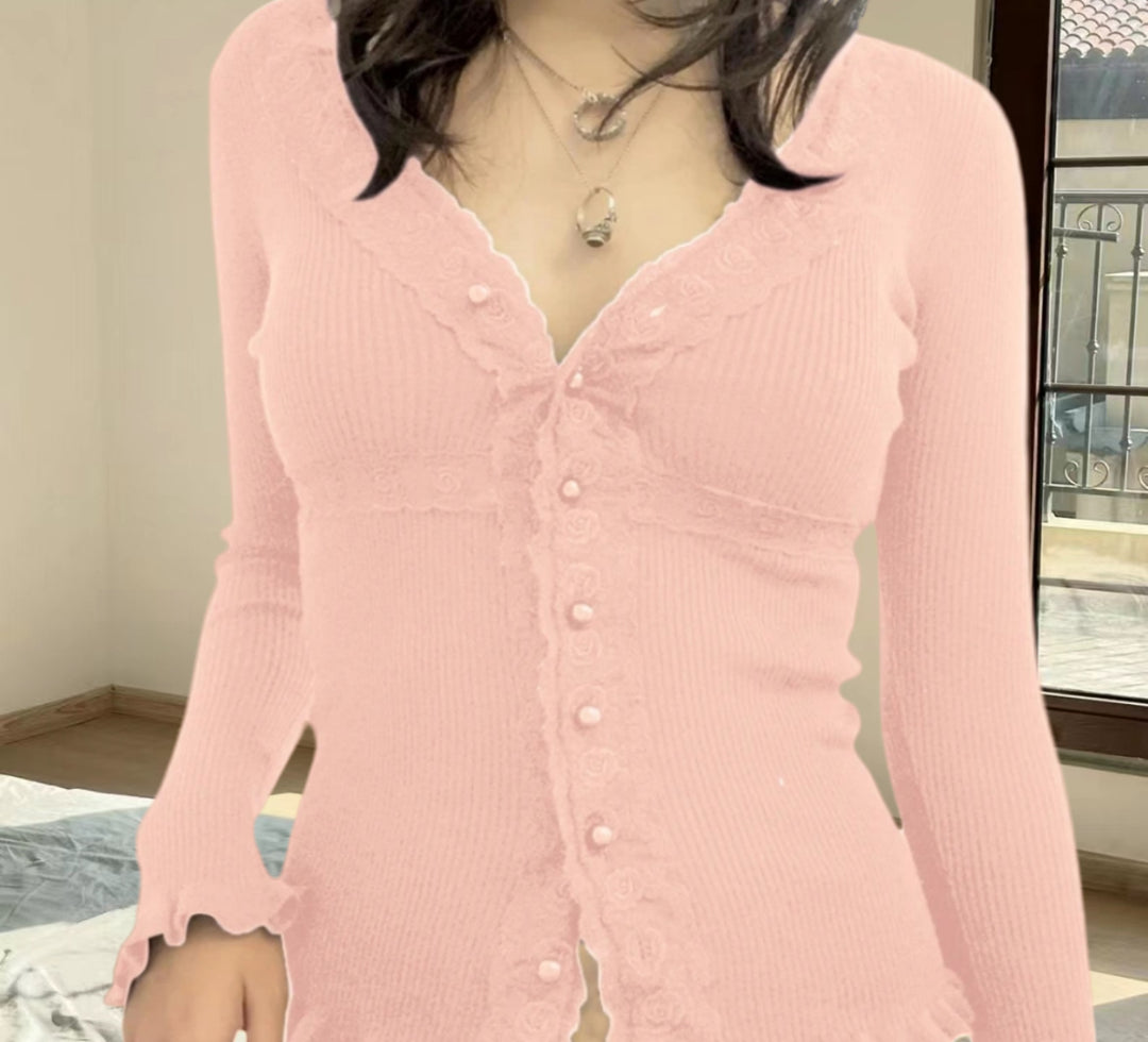 Damen Strickjacke mit romantischer Spitze und geschmackvollen Knöpfen Drune