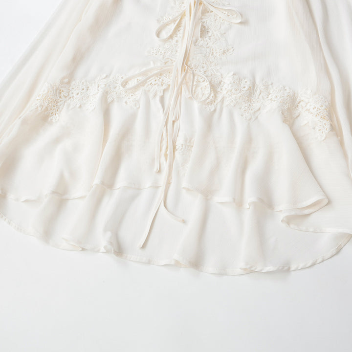 Damen Tunika-Bluse mit Spitzenapplikation, Bindebändern und Volantsaum Drune