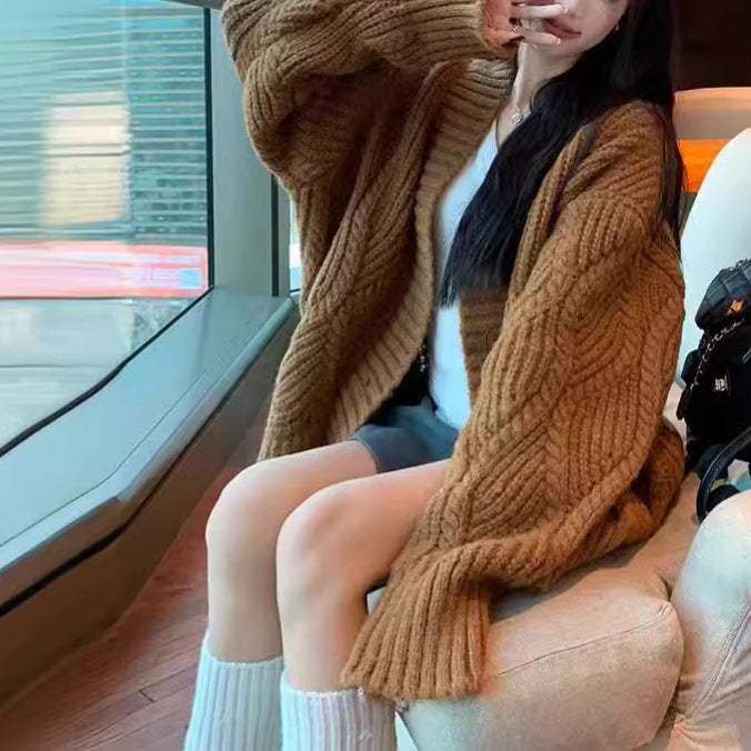 Damen Grobstrickjacke mit übergroßen Ärmel und großen Knopfdetails Drune