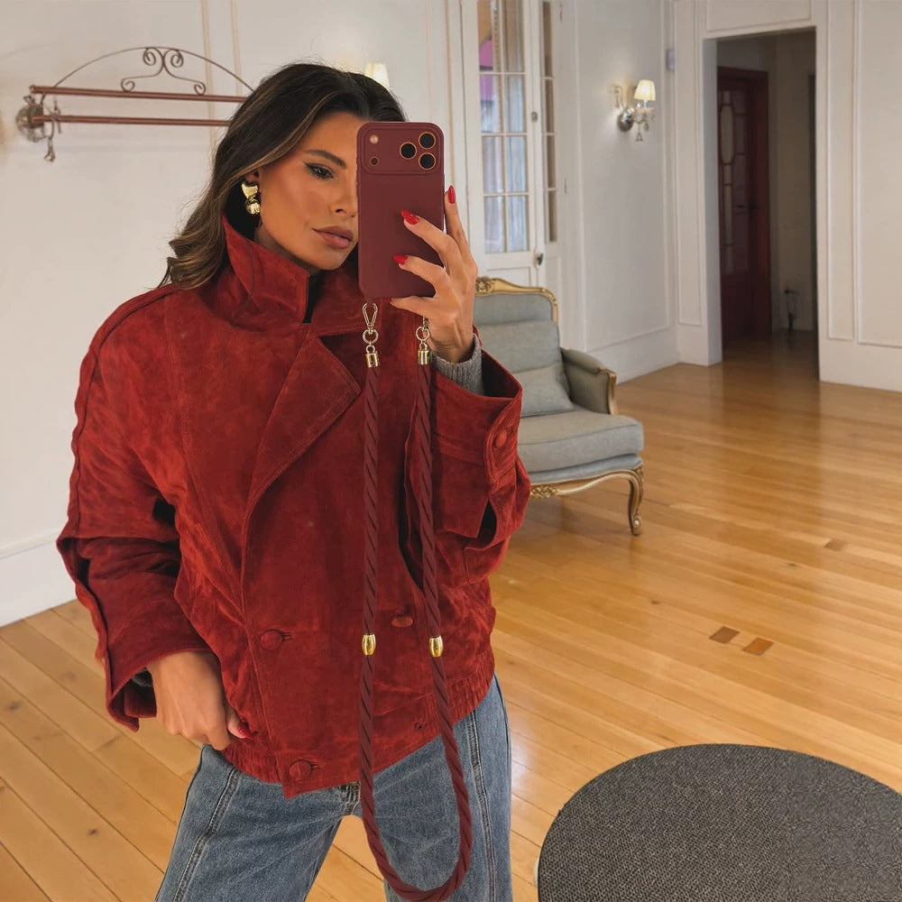Damen gekürzte Velourslederjacke mit hohem Kragen und doppelreihiger Knopfleiste Drune