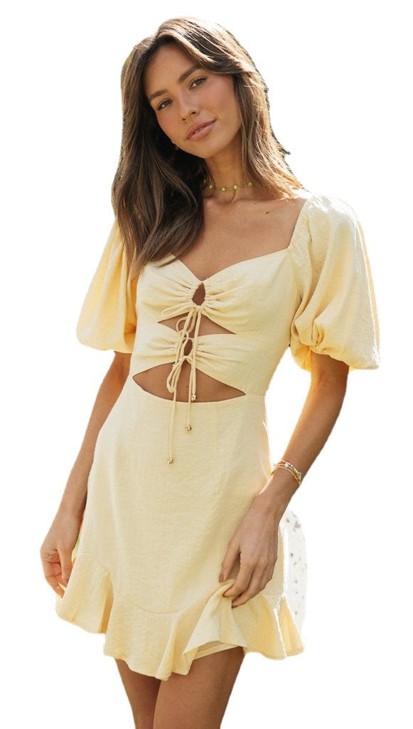 Damen Cut-Out Minikleid mit Rüschensaum und Schnürdetail Drune