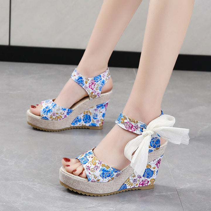 Damen Wedge-Sandaletten mit floralem Design und dekorativem Schleifendetail Drune