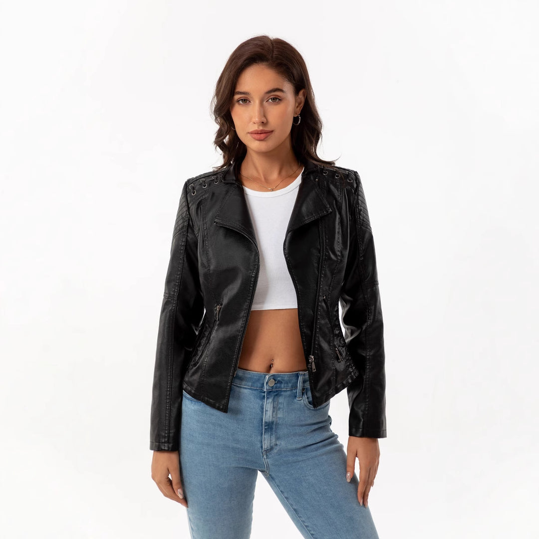 Damen nan taillierte Kunstleder-Bikerjacke mit gesteppter Schulterpartie, asymmetrischem Reißverschluss und Zierösen Drune