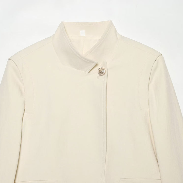 Damen Kurze Tailleurjacke mit Stehkragen, asymmetrischem Saum und Nahttaschen Drune