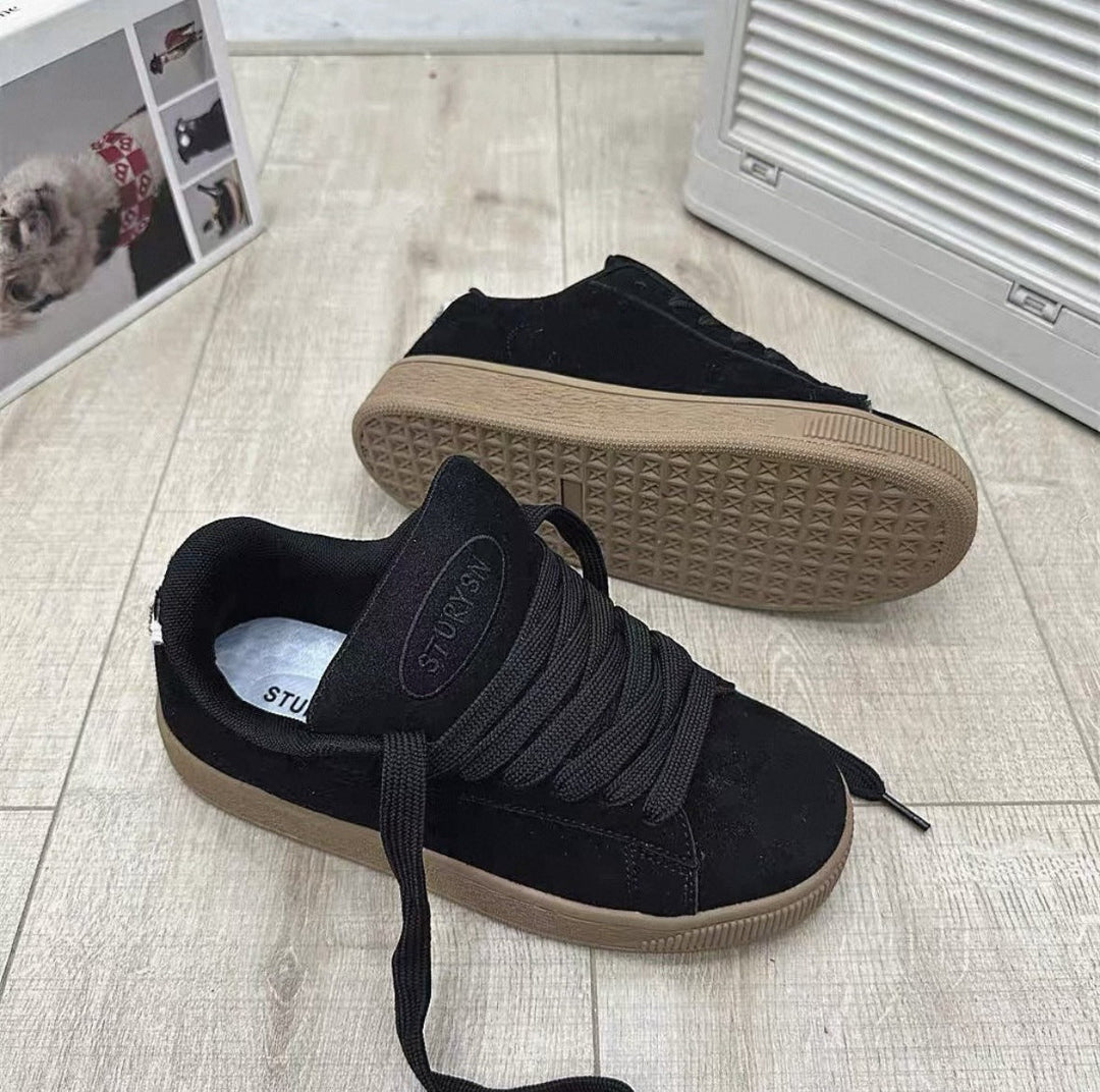 Damen Sneaker aus weichem Wildleder mit rutschfester Sohle Drune