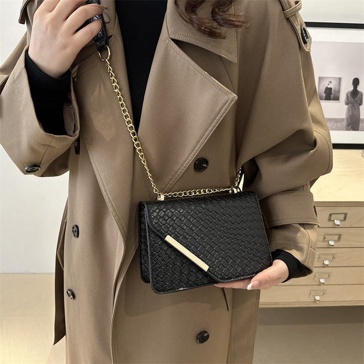Damen elegante Umhängetasche mit geflochtenem Design und goldener Kette Drune