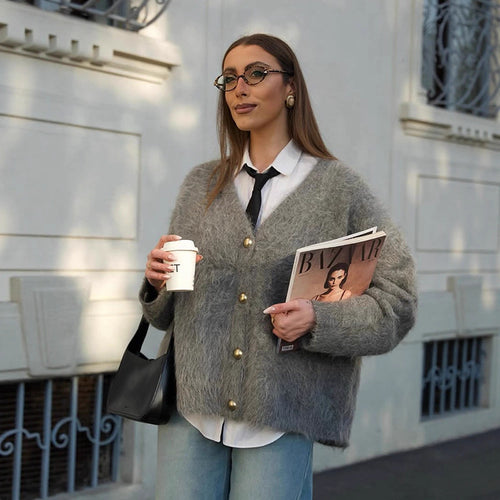 Damen Flauschige Mohair‑Optik Oversize‑Strickjacke mit V‑Ausschnitt und goldenen Zierknöpfen Drune