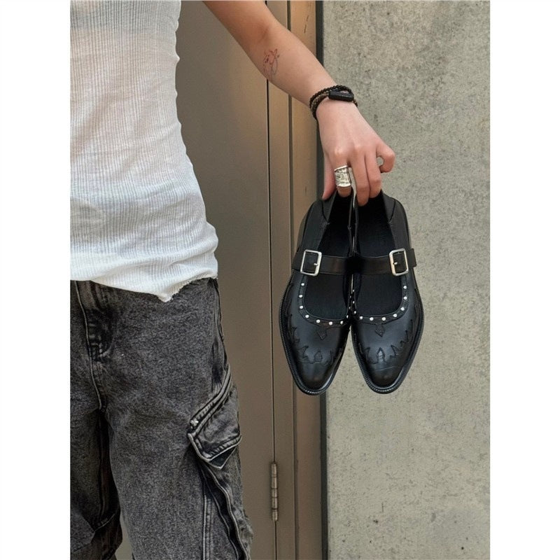 Damen Spitz zulaufende Mary-Jane-Loafer mit Nietenbesatz und verstellbarem Schnallenriemen Drune