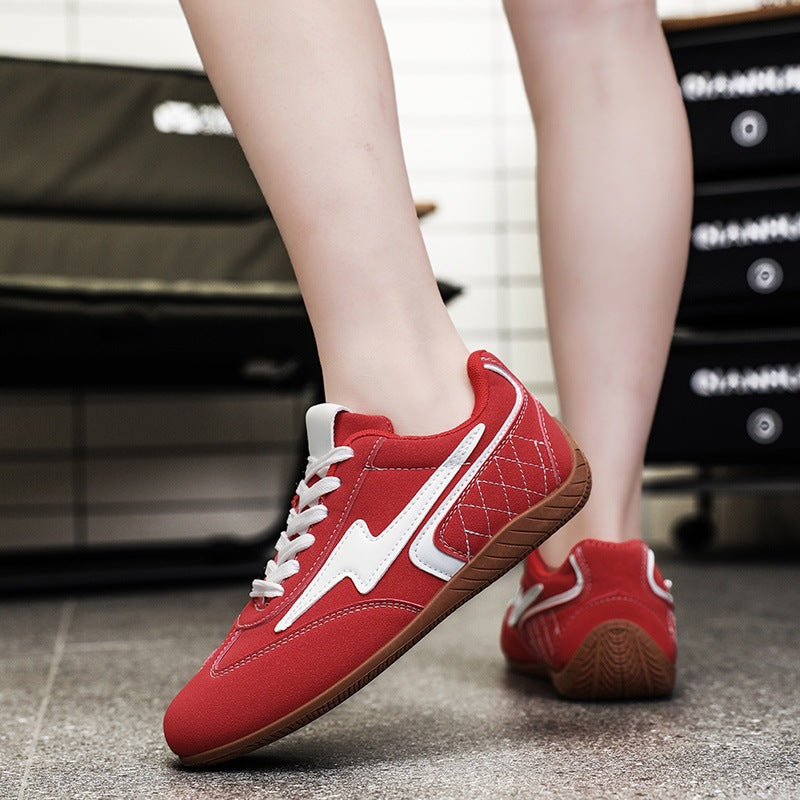 Damen leichte Retro-Skate-Sneaker mit gesteppter Seitenwand, gepolstertem Knöchelkragen und rutschfester Gummilaufsohle Drune